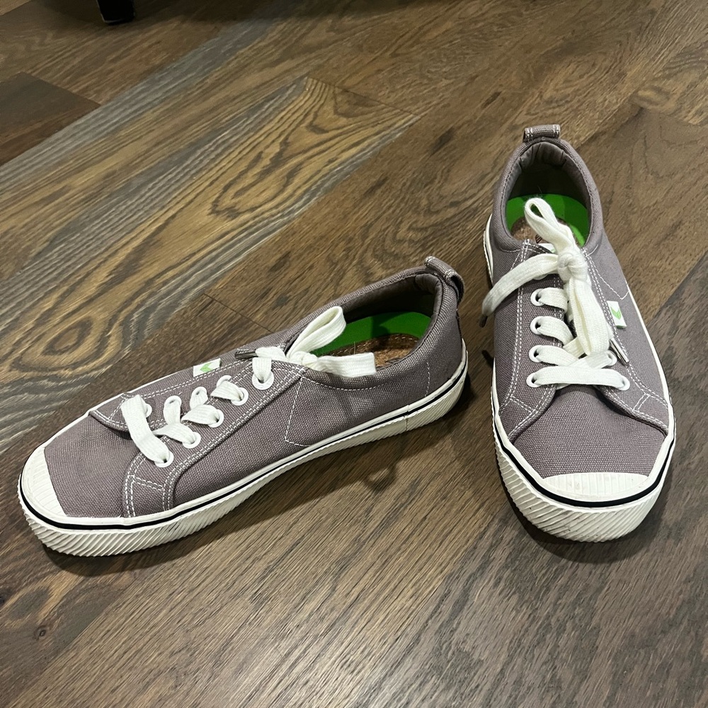Cariuma grey suede tennis shoes. Like new. Size 7